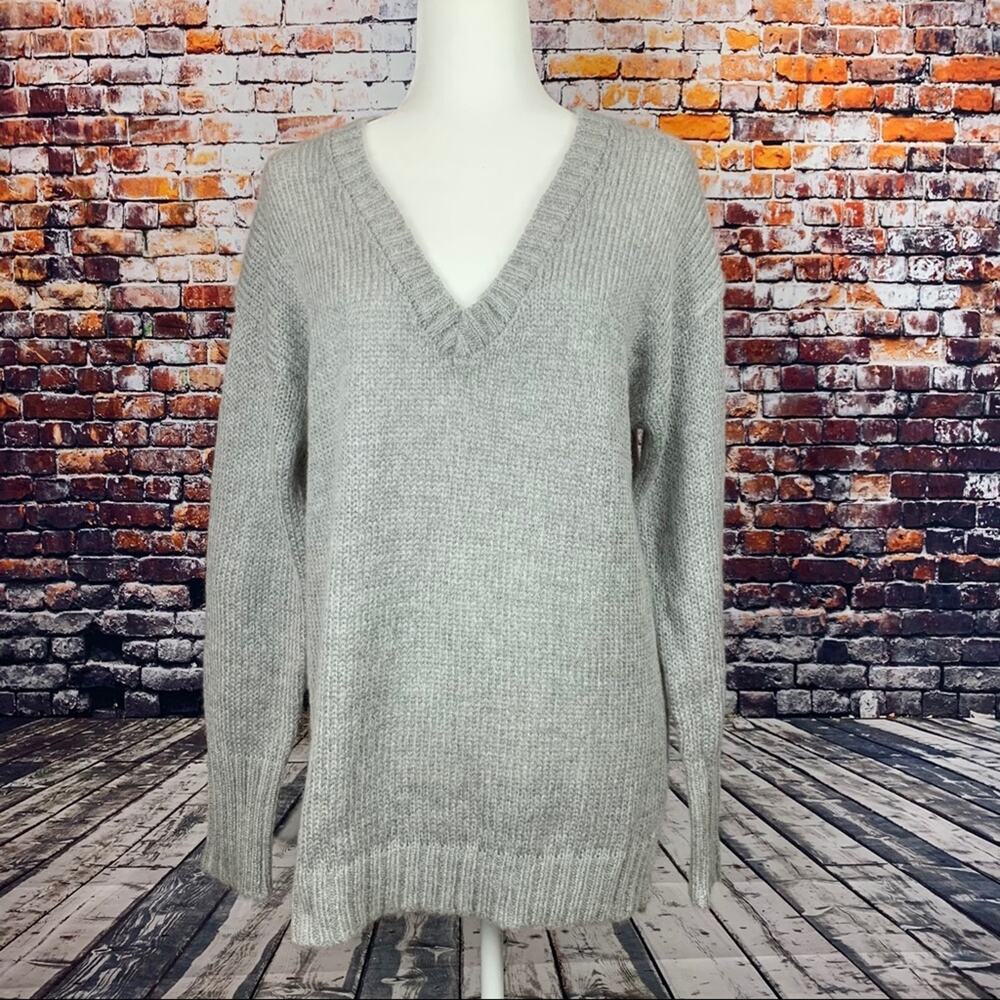 NWOT Caslon Grey Heather V-Neck Sweater, Sz M - Picture 2 of 7